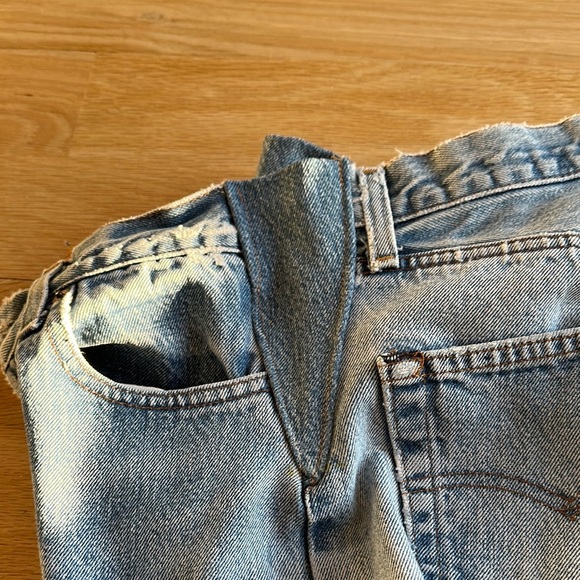 Vintage Blue Relaxed Jeans with Embroidered Detail - Picture 11 of 11